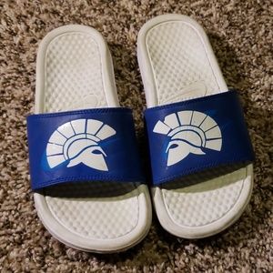 Nike kids sandles size 4